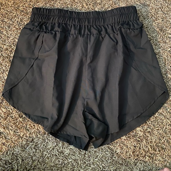 Black casual lounge shorts. Waist is elastic and is scrunched (see pictu… - Picture 2 of 4